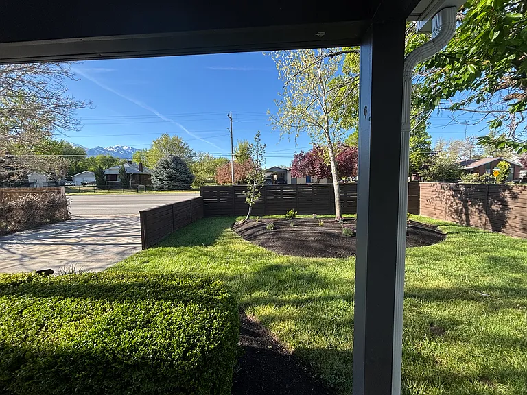1423 E Vine St — Photo 12
