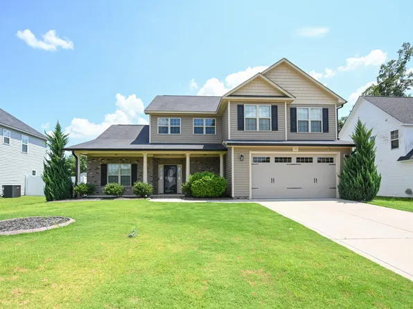 1513 Vandenberg Dr, Fayetteville, NC 28312