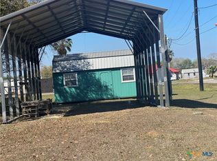 202 W Cleveland St, Seadrift, TX 77983