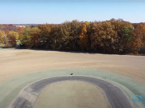 134 Coach House Loop, Bowling Green, OH 43402