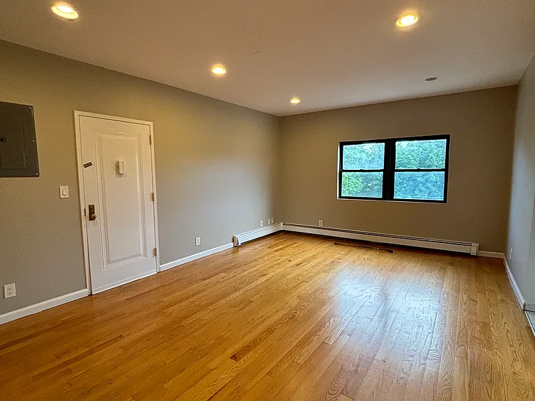 3 Sherman Ave #9 — Photo 1