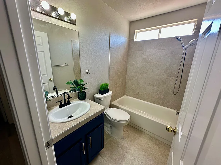 8020 Pottery Creek Dr — Photo 9