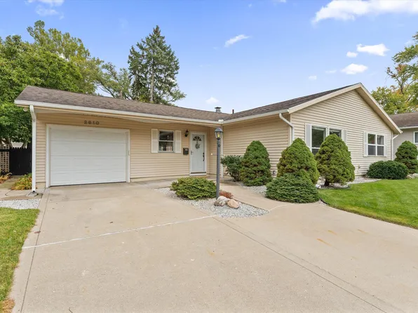 2910 Woodmont Dr, South Bend, IN 46614