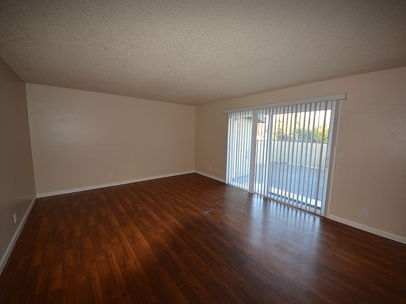 3rd image of 131 W Hamilton Ave