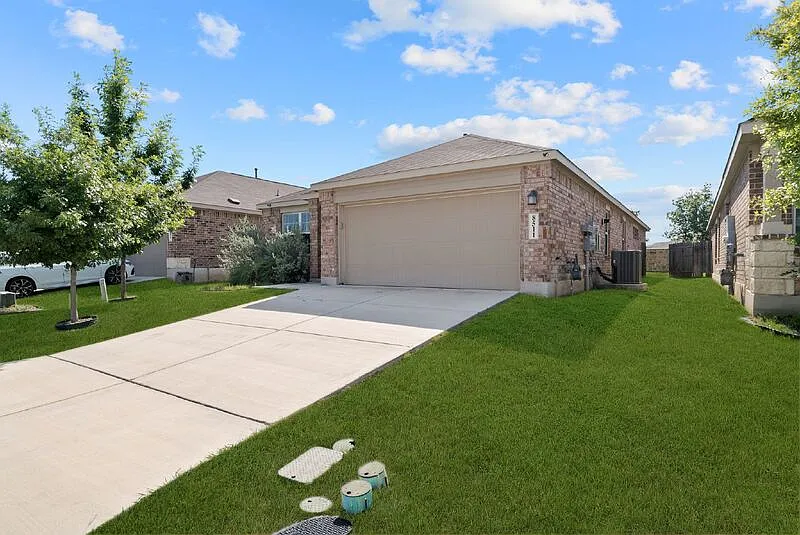 3 bed, 2.0 bath, 1641 sqft, $1,695 — Photo 3