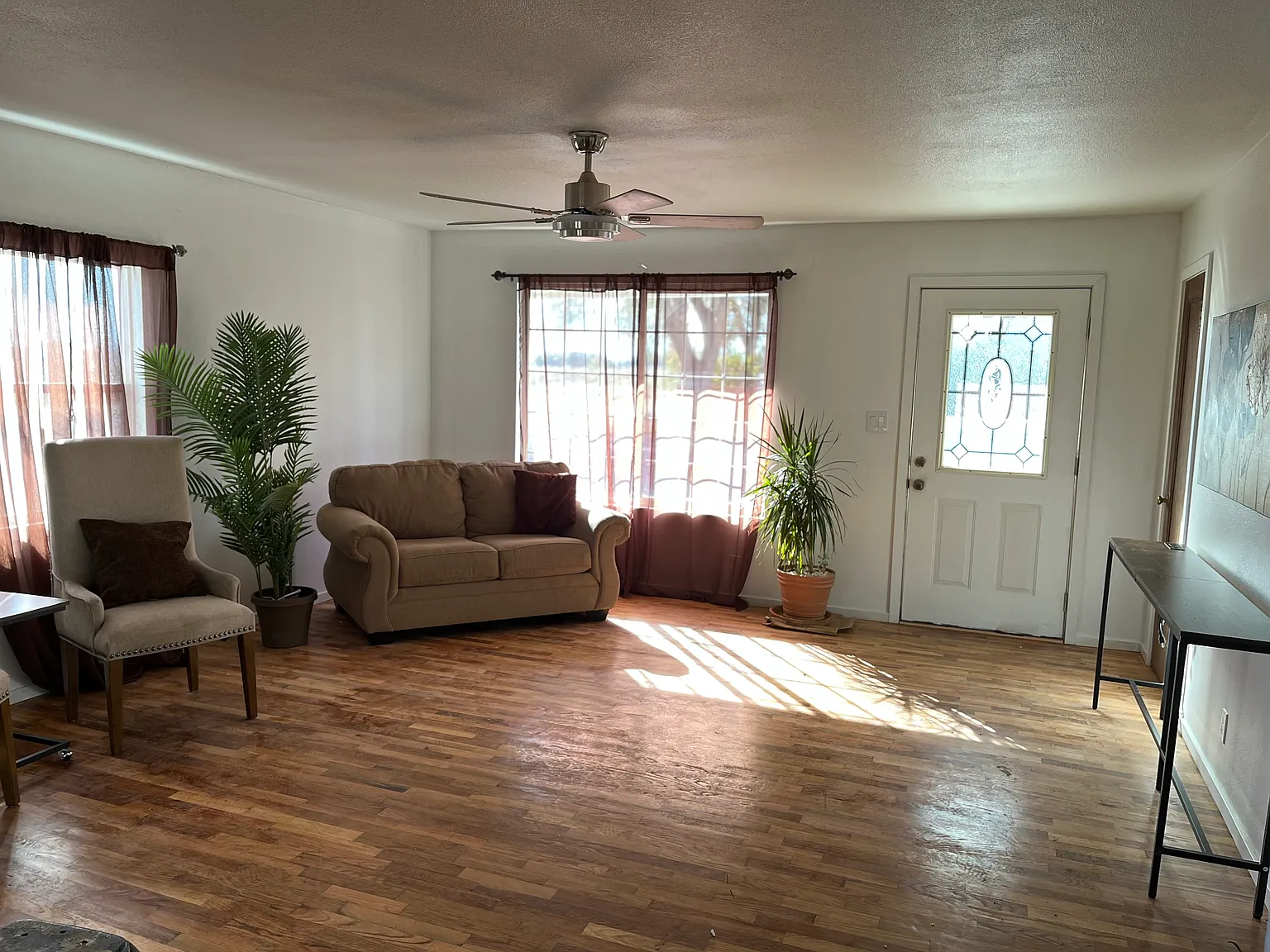 3 bed, 2.5 bath, 1650 sqft, $2,000 — Photo 2