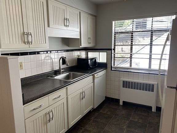4th image of 950 Ellison Ave APT 4