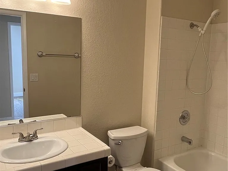 1316 Royal Creek Ct — Photo 16