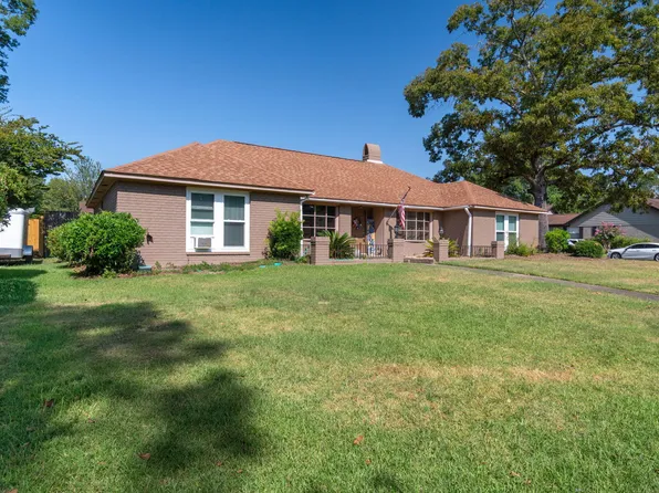 901 Sioux Ln, Hattiesburg, MS 39402