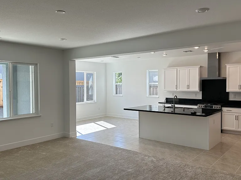 2779 Mulholland Dr — Photo 4