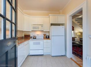1 Ichabod Ln PENTHOUSE 6, Middletown, RI 02842