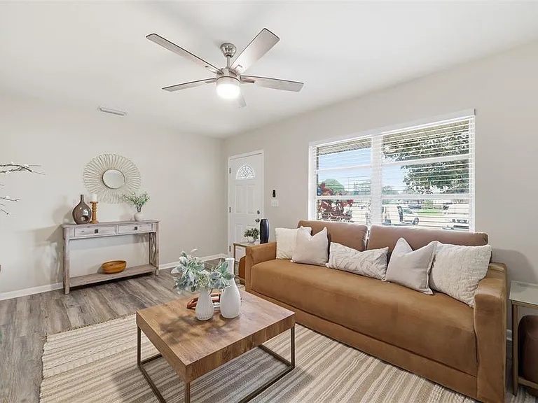 2327 W Knollwood Pl — Photo 6