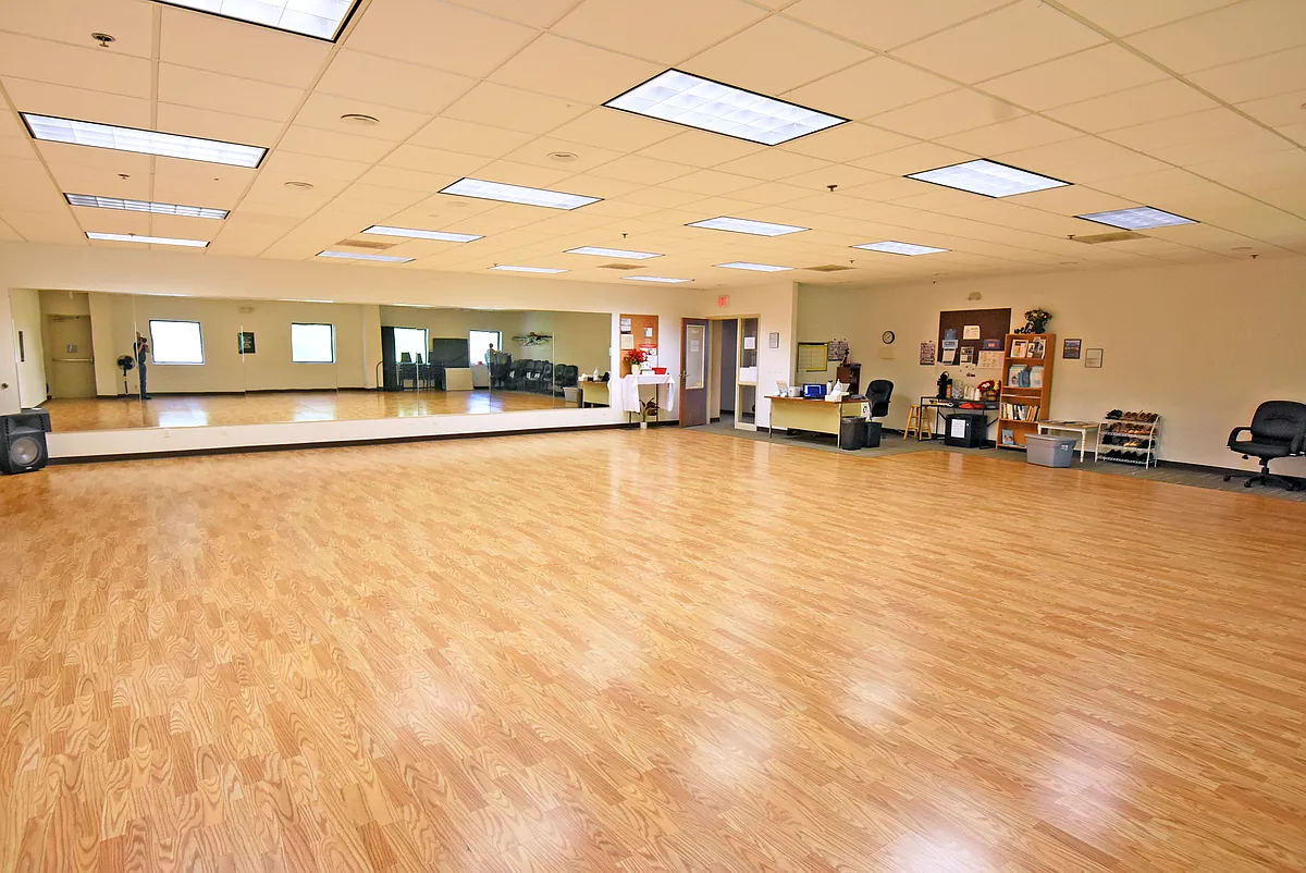 Suite G - 260 33rd Ave SW