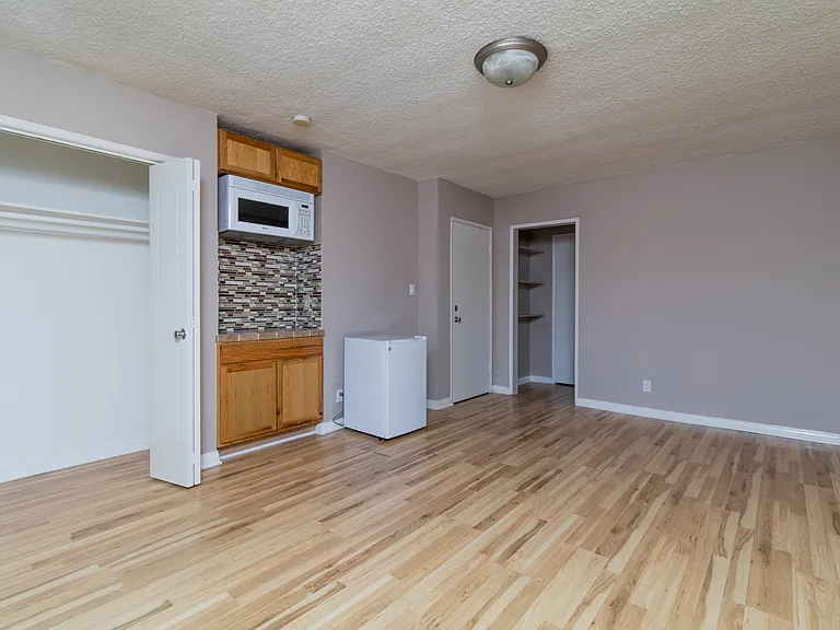 3036 S Hoover St — Photo 11