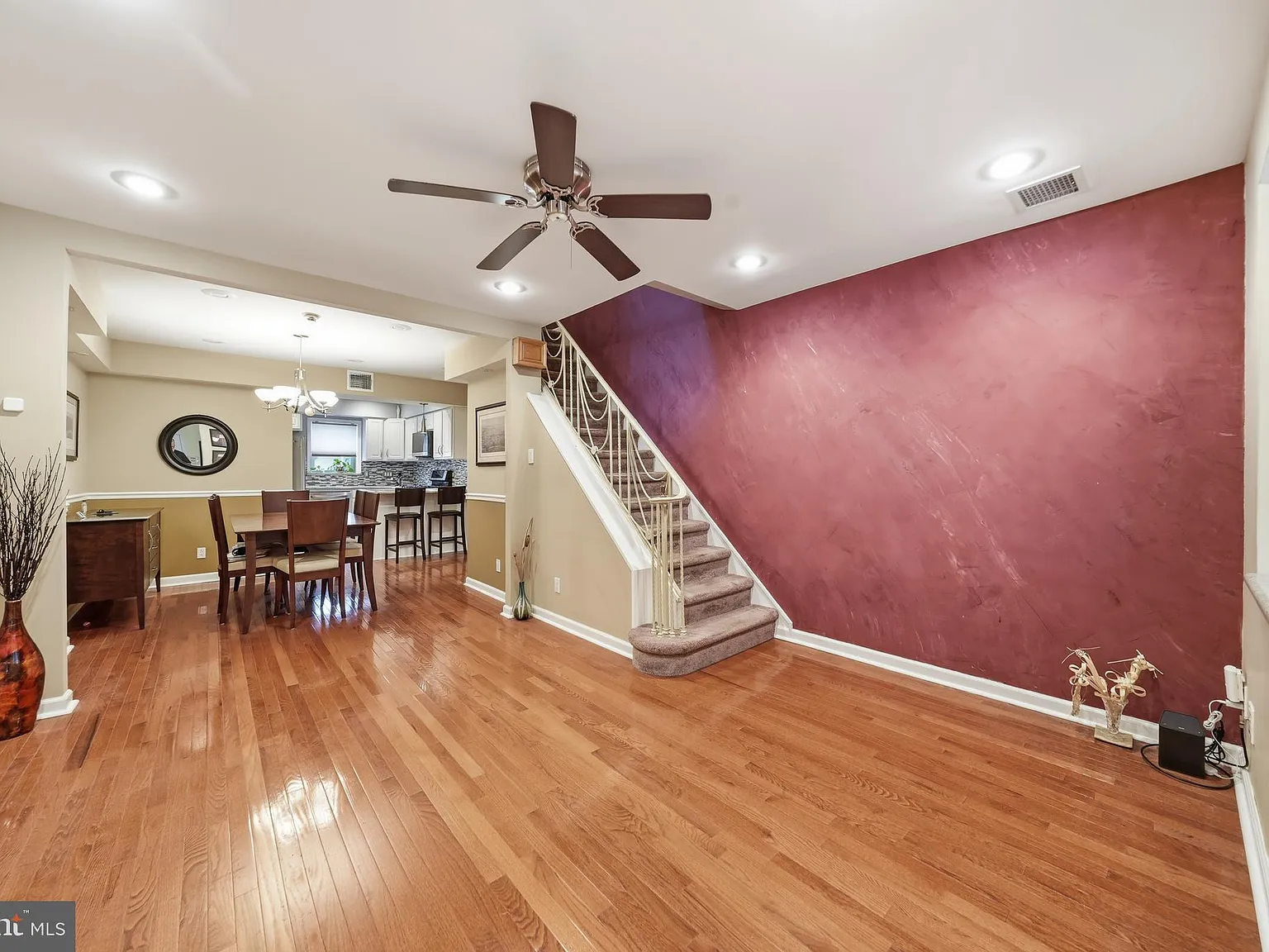 3 bed, 1040 sqft, $2,800 — Photo 3