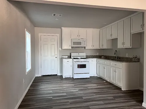 1000 W Hammond St Photo 1