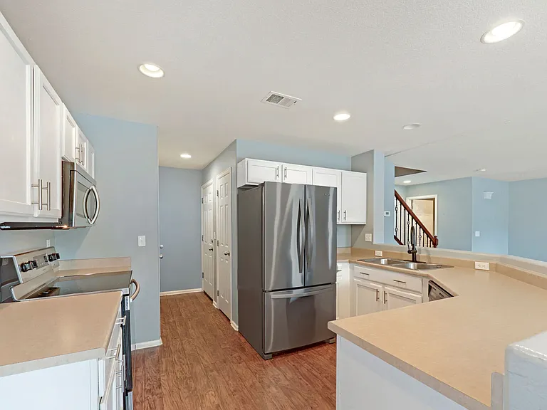 5744 Raleigh Cir — Photo 7