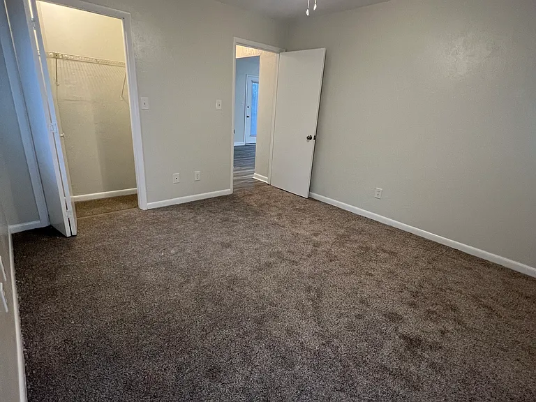 2660 N Point Ln #B — Photo 14