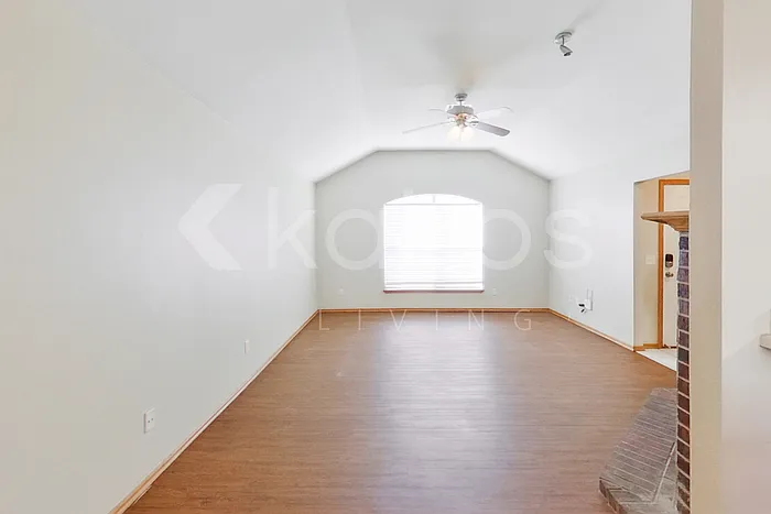 1129 NE 8th St — Photo 3