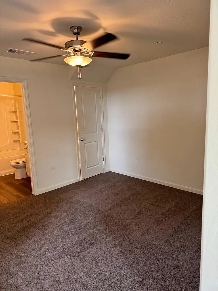 1 bed, 300 sqft, $1,000 — Photo 3