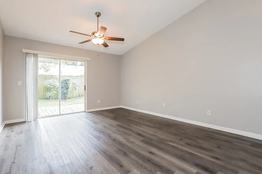 3 bed, 2.0 bath, 1595 sqft, $2,245 — Photo 3
