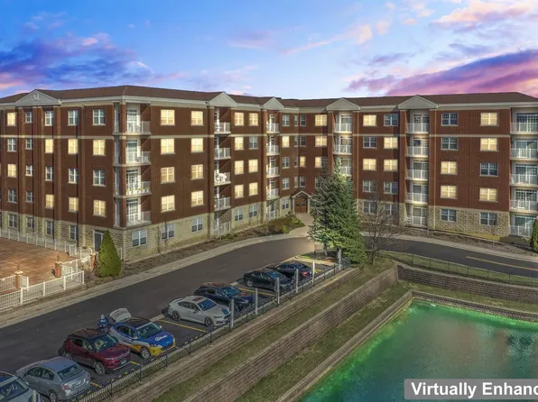 1 Itasca Pl Unit 111, Itasca, IL 60143