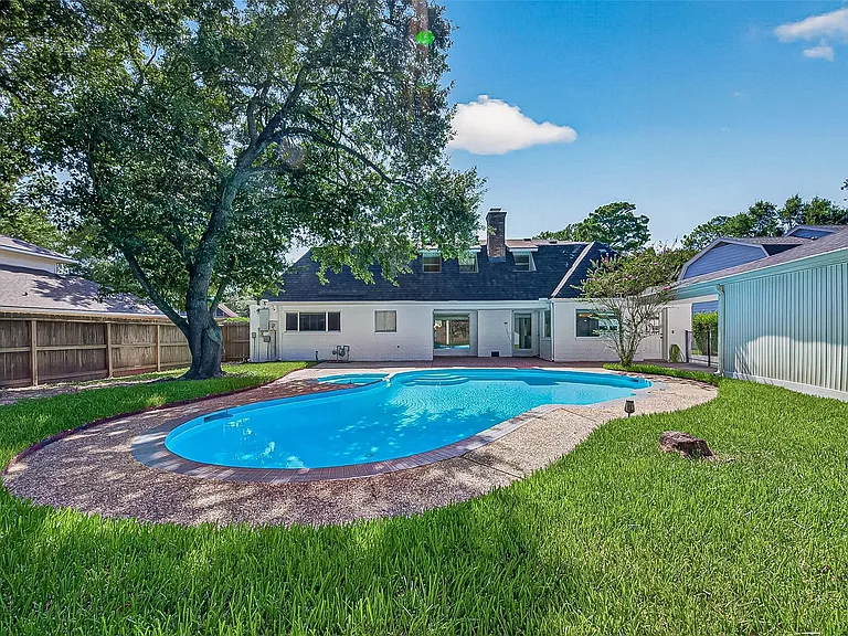 919 Longview Dr — Photo 30