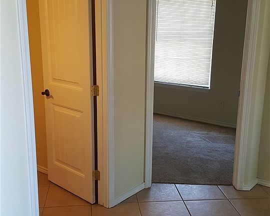 4th image of 1917 Clover Ln