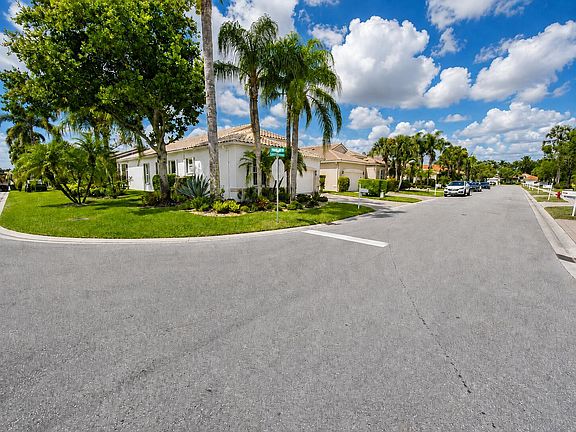 4th image of 5168 Clover Creek Drive