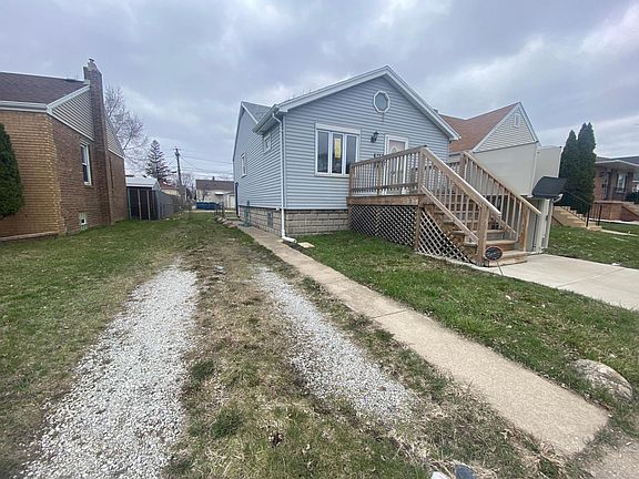 2nd image of 560 Greenbay Ave