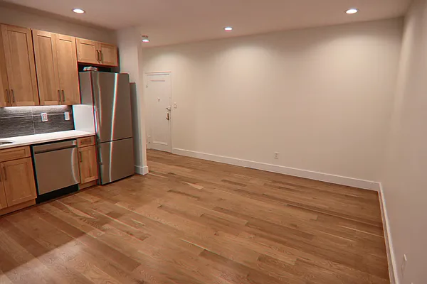 Rented by PMG Real Estate  | media 12