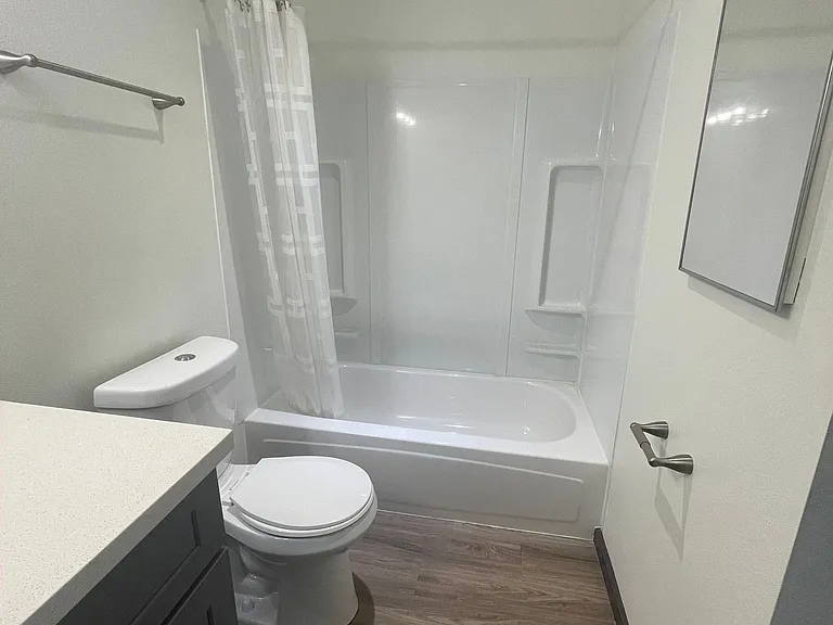 6040 Cali - Spacious 1 & 2 Units | Washer/Dryer | Private Balcony | Lots on Natural Light — Photo 27