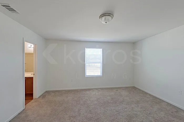 924 Sanford Ln — Photo 18