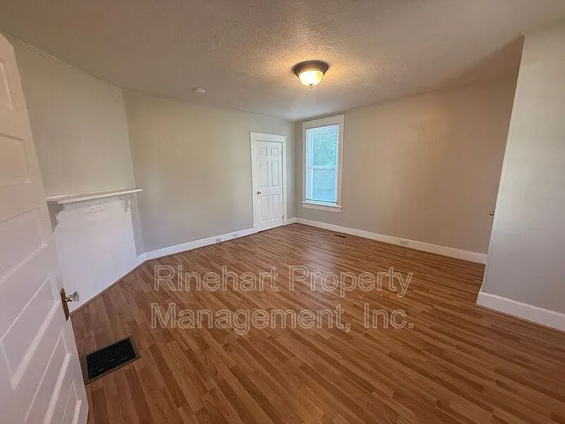 2 bed, 1.0 bath, 1130 sqft, $1,450 — Photo 4