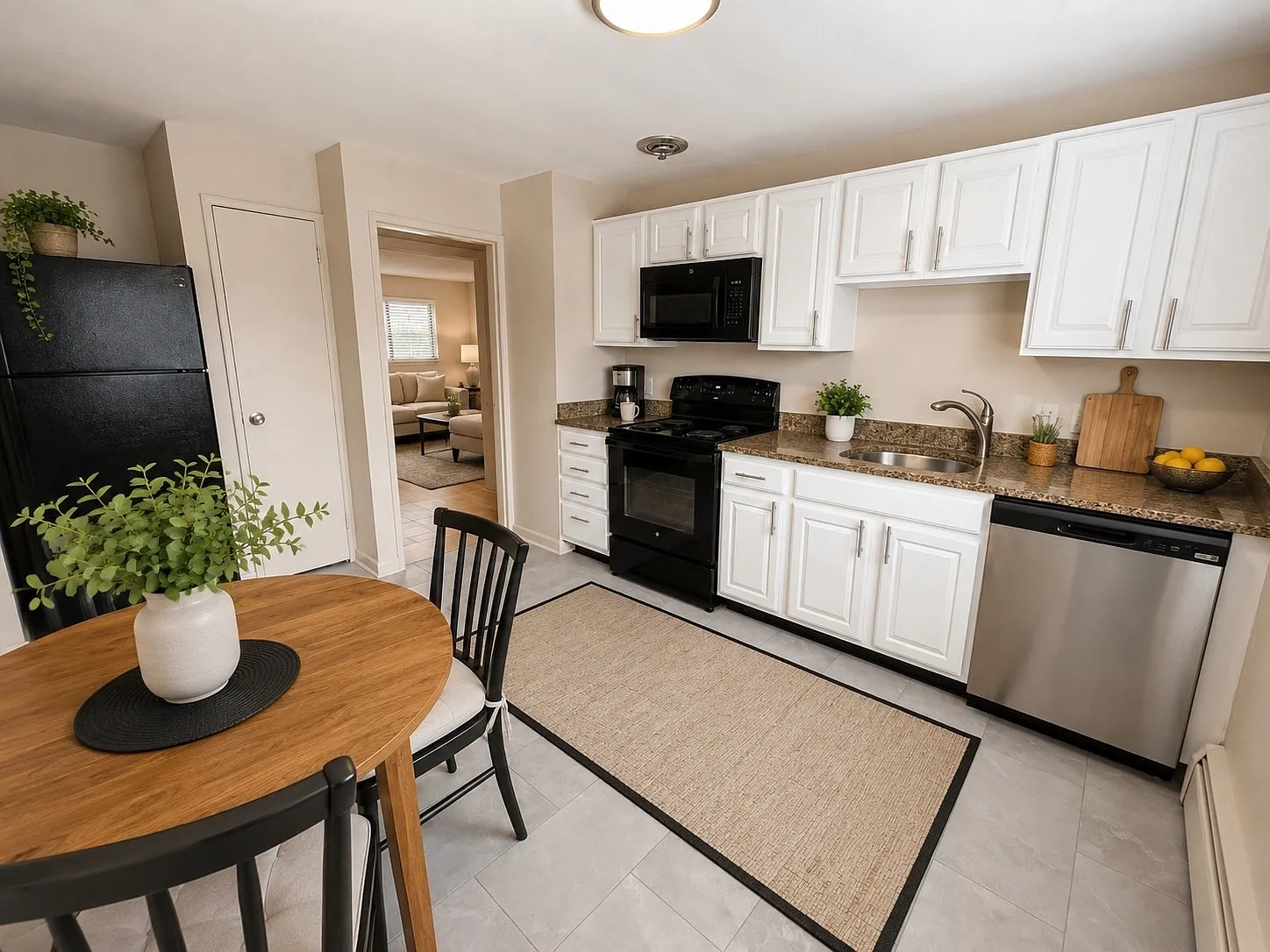 2 bed, 1.0 bath, 925 sqft, $2,780 — Photo 2