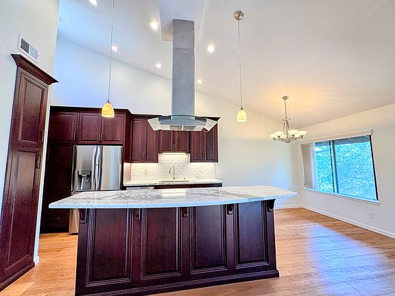 5th image of 3362 La Mesa Dr APT 9