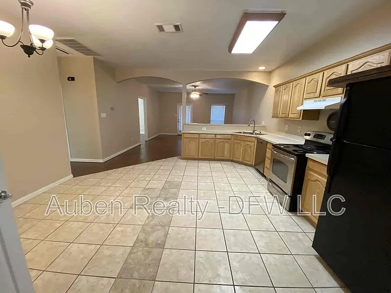 300 E Main St — Photo 12