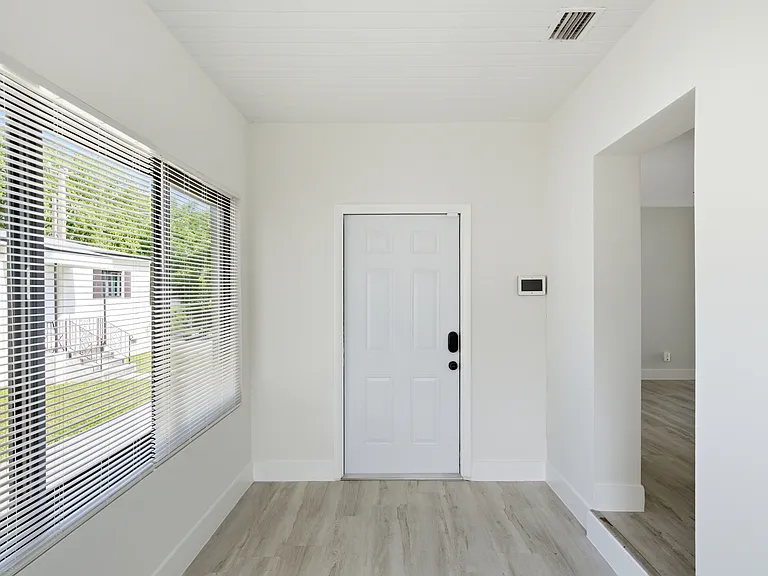 2127 SW 19th Ter — Photo 3