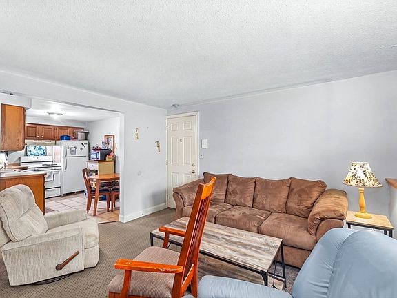 4th image of 464 Bank St APT 3
