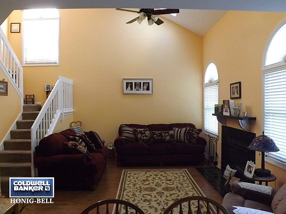 5th image of 3142 Carriage Way Dr