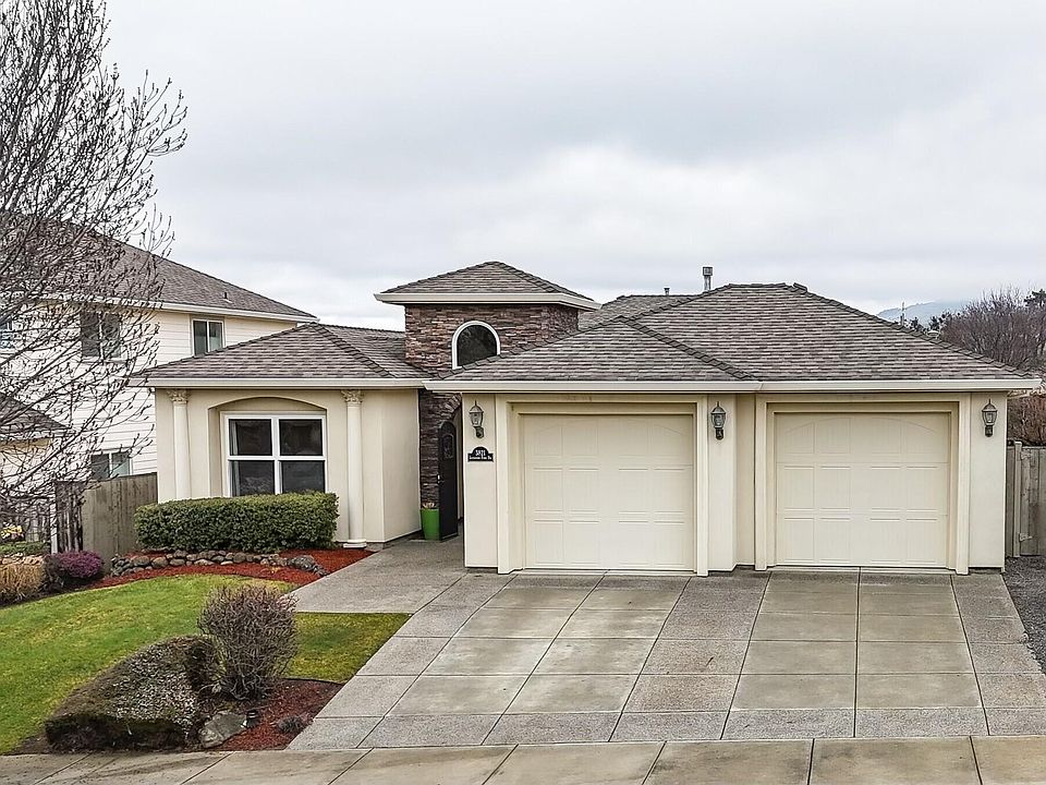 1st image of 3821 Sherwood Park Dr