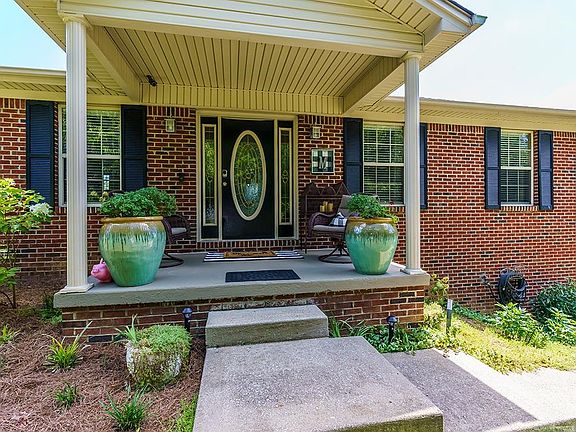 3rd image of 601 Hunter Ln