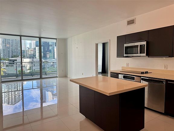 5th image of 90 SW 3rd St APT 1416