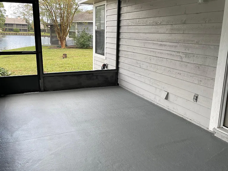 Enjoy this screened patio and privacy