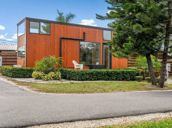 11008 N Us Highway 301 #8, Thonotosassa, FL 33592