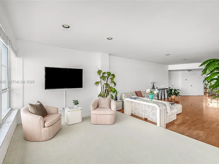 4925 Collins Ave #5F — Photo 9