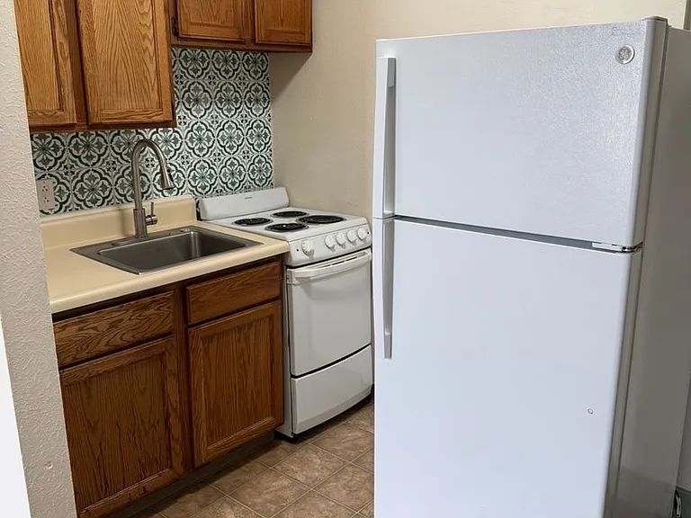 1007 N Summit St — Photo 9