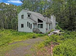 118 Caribou Rd, Dingmans Ferry, PA 18328