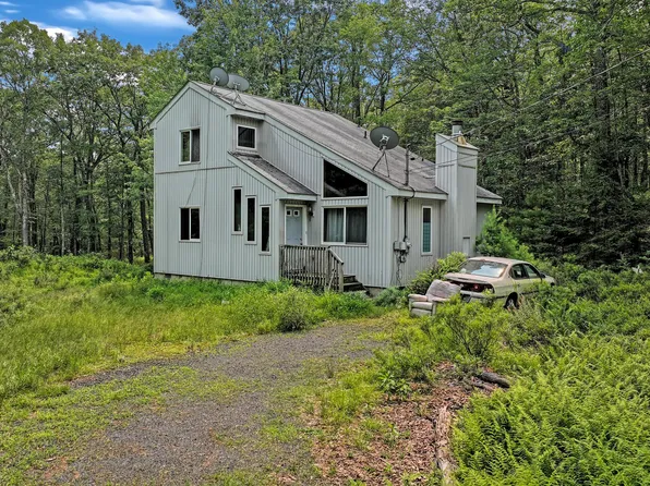 118 Caribou Rd, Dingmans Ferry, PA 18328