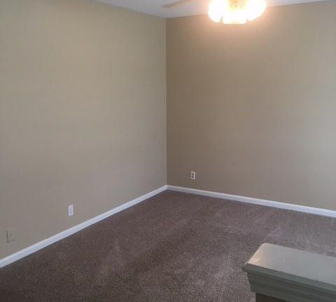 2nd image of 1831 Oakwood Dr